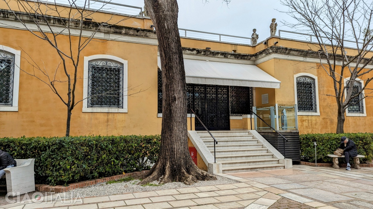 Entrance to the Peggy Guggenheim Museum