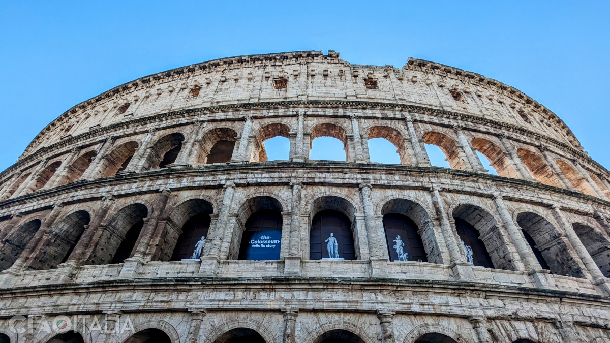 The capitals of the columns differ from one level to another.