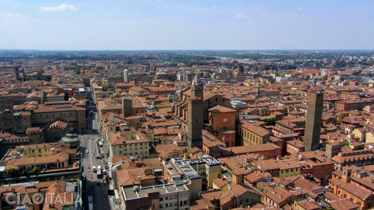 The view from the Asinelli Tower towards the Prendiparte Tower (on the right), Azzoguidi Tower, and San Pietro Cathedral.