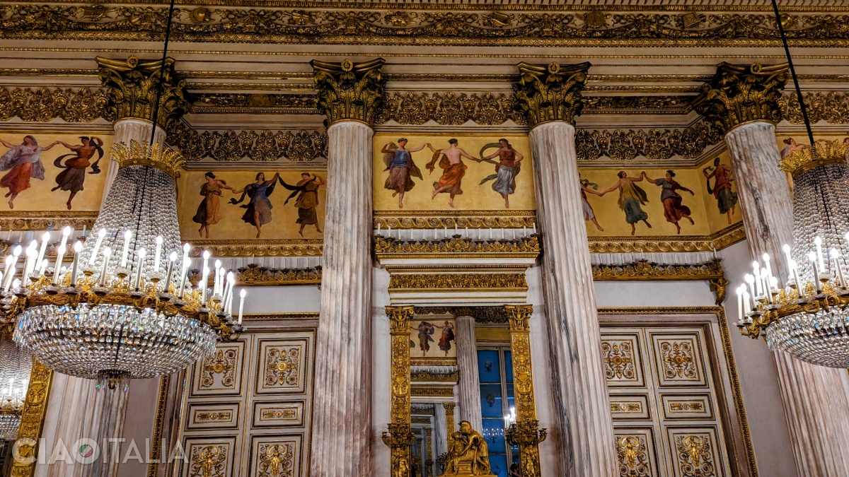The Ballroom, created in the 1840s to host court receptions. The columns are made of Carrara marble, and the frieze is inspired by the frescoes of Pompeii.