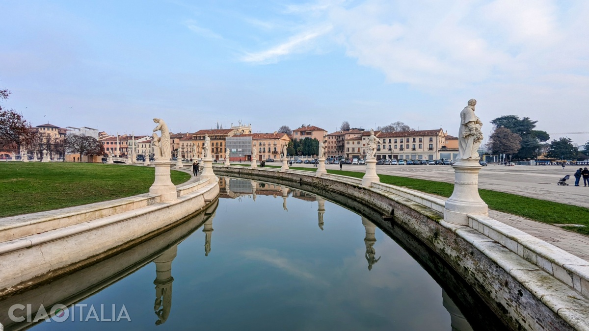 The green area in the center of Prato della Valle is surrounded by a water canal, lined with numerous statues.