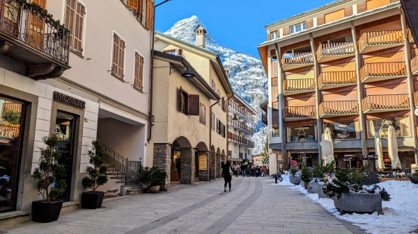 Courmayeur - Skiing and Mountain Tourism in the Aosta Valley